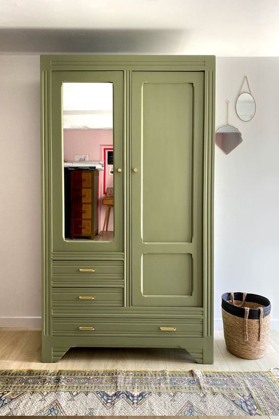 Lemari Pakaian Shabby Chic